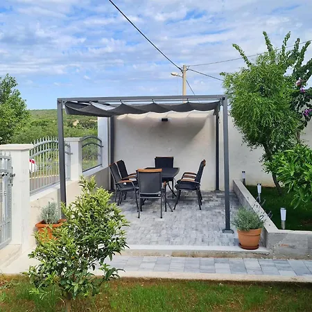 2 Bedroom Lovely In *