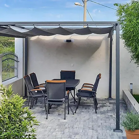 2 Bedroom Lovely In *
