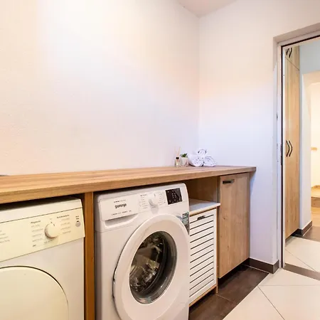 2 Bedroom Lovely In * Donje Rastane